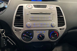 punainen Hyundai i20 2012 kuva 14.