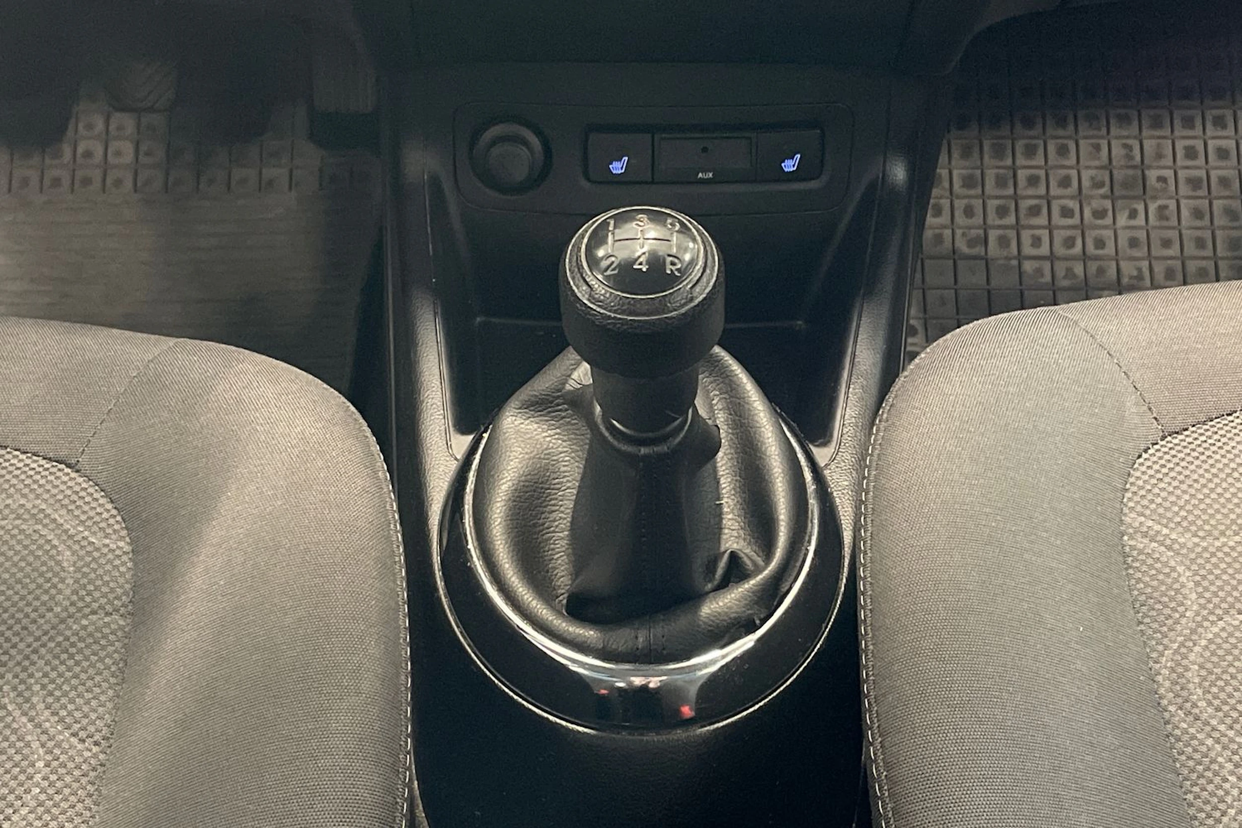 punainen Hyundai i20 2012 kuva 15.