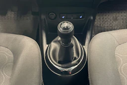 punainen Hyundai i20 2012 kuva 15.