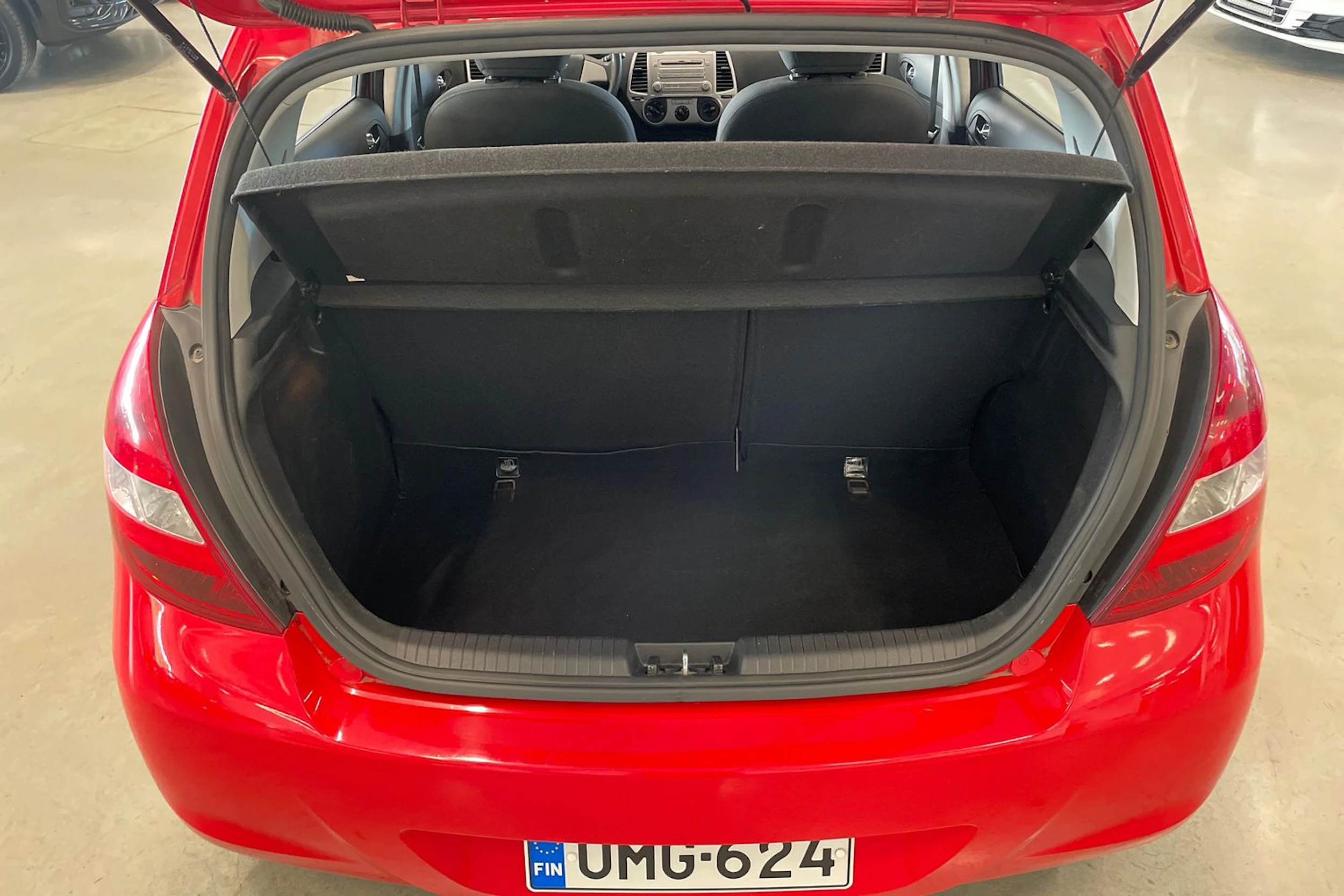 punainen Hyundai i20 2012 kuva 17.