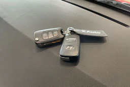 punainen Hyundai i20 2012 kuva 19.
