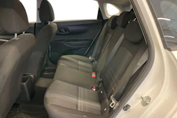 Valkoinen Hyundai i20 2022 kuva 11.