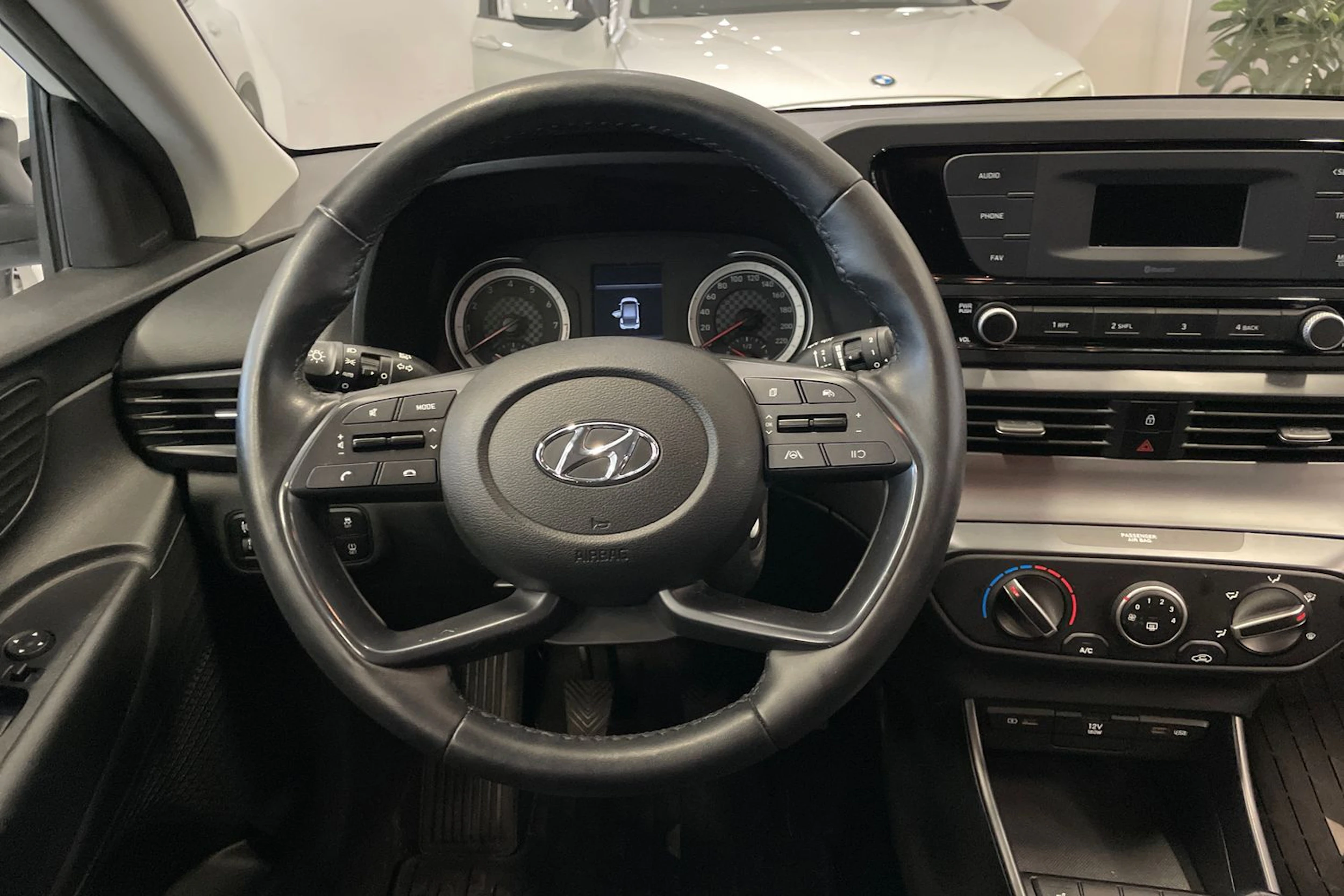 Valkoinen Hyundai i20 2022 kuva 15.