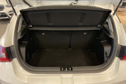 Valkoinen Hyundai i20 2022 kuva 16.