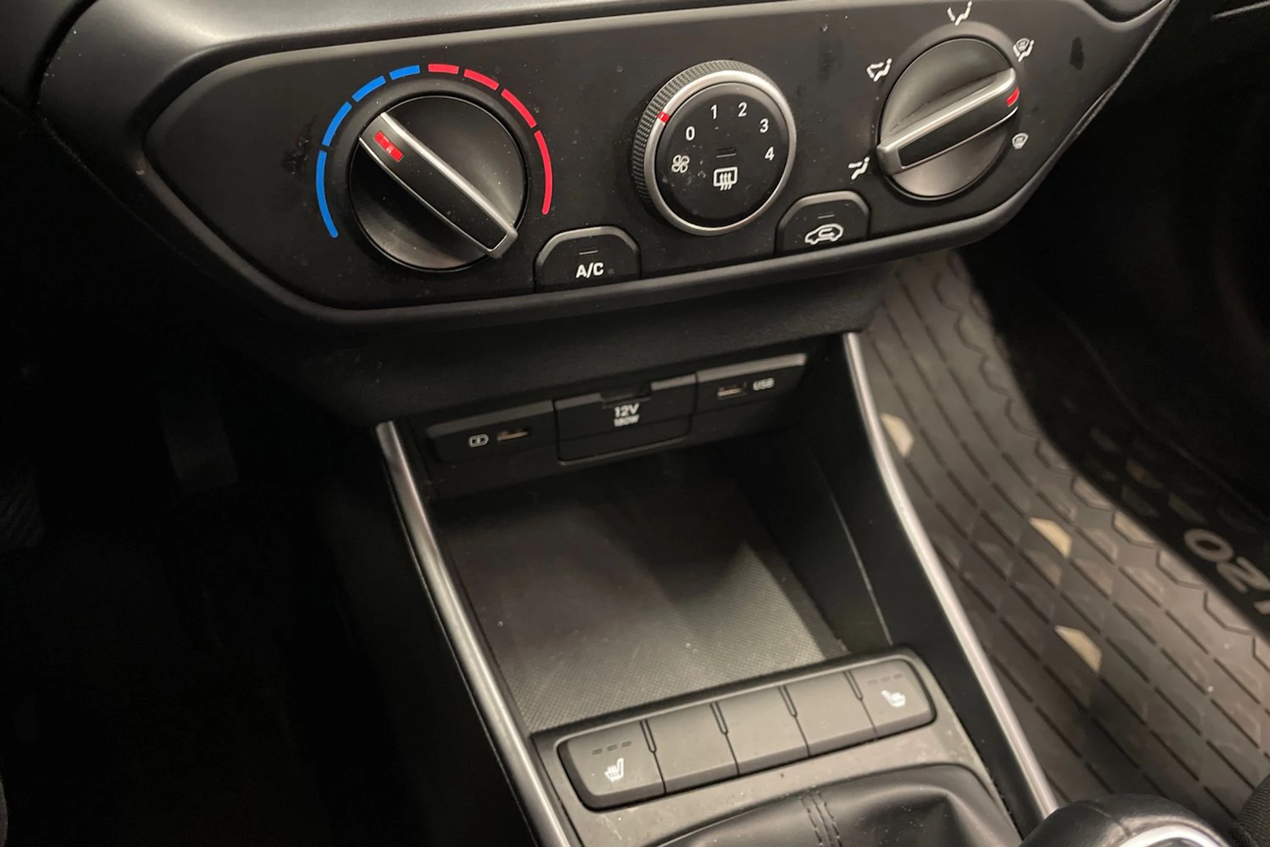 Valkoinen Hyundai i20 2022 kuva 17.