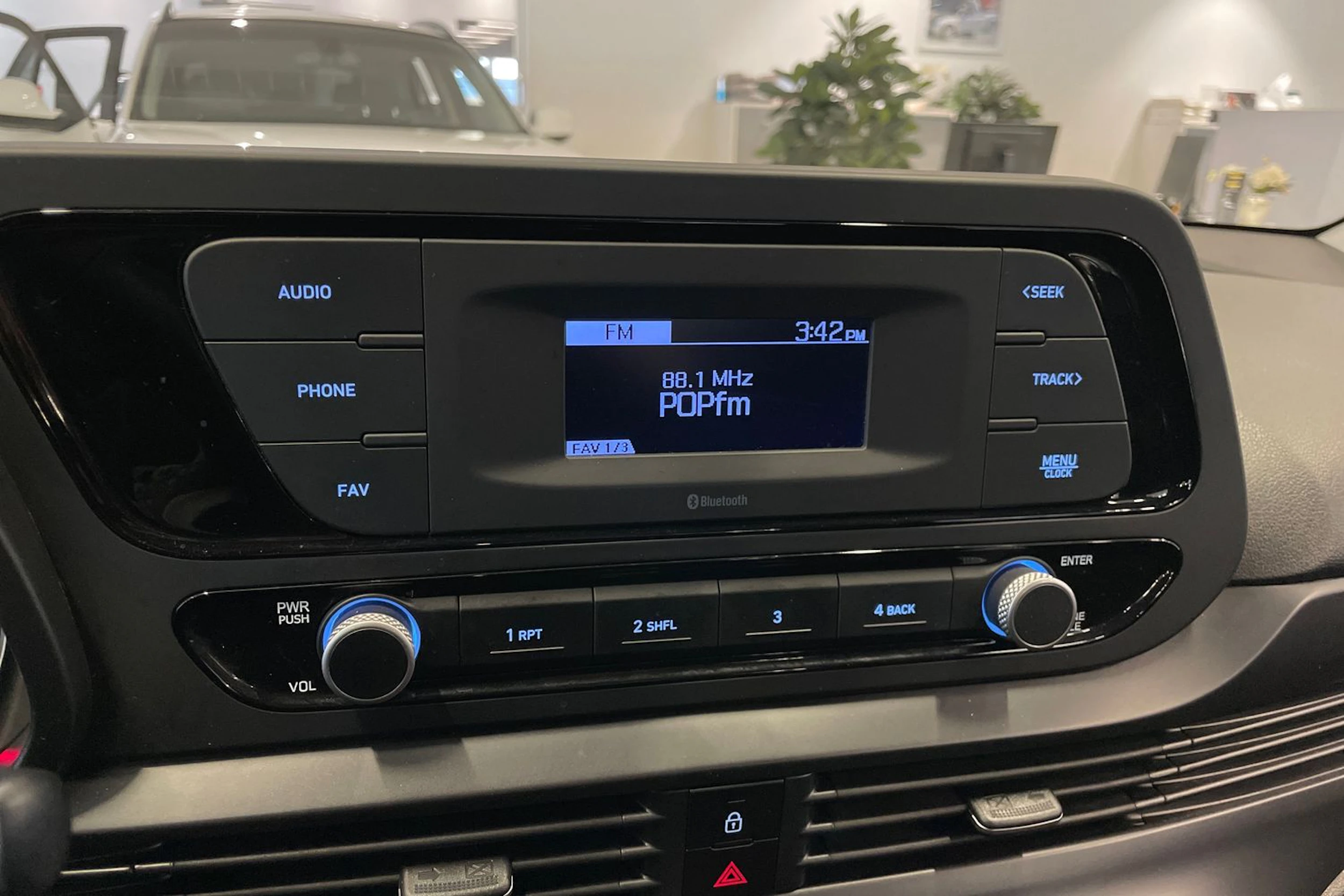 Valkoinen Hyundai i20 2022 kuva 18.