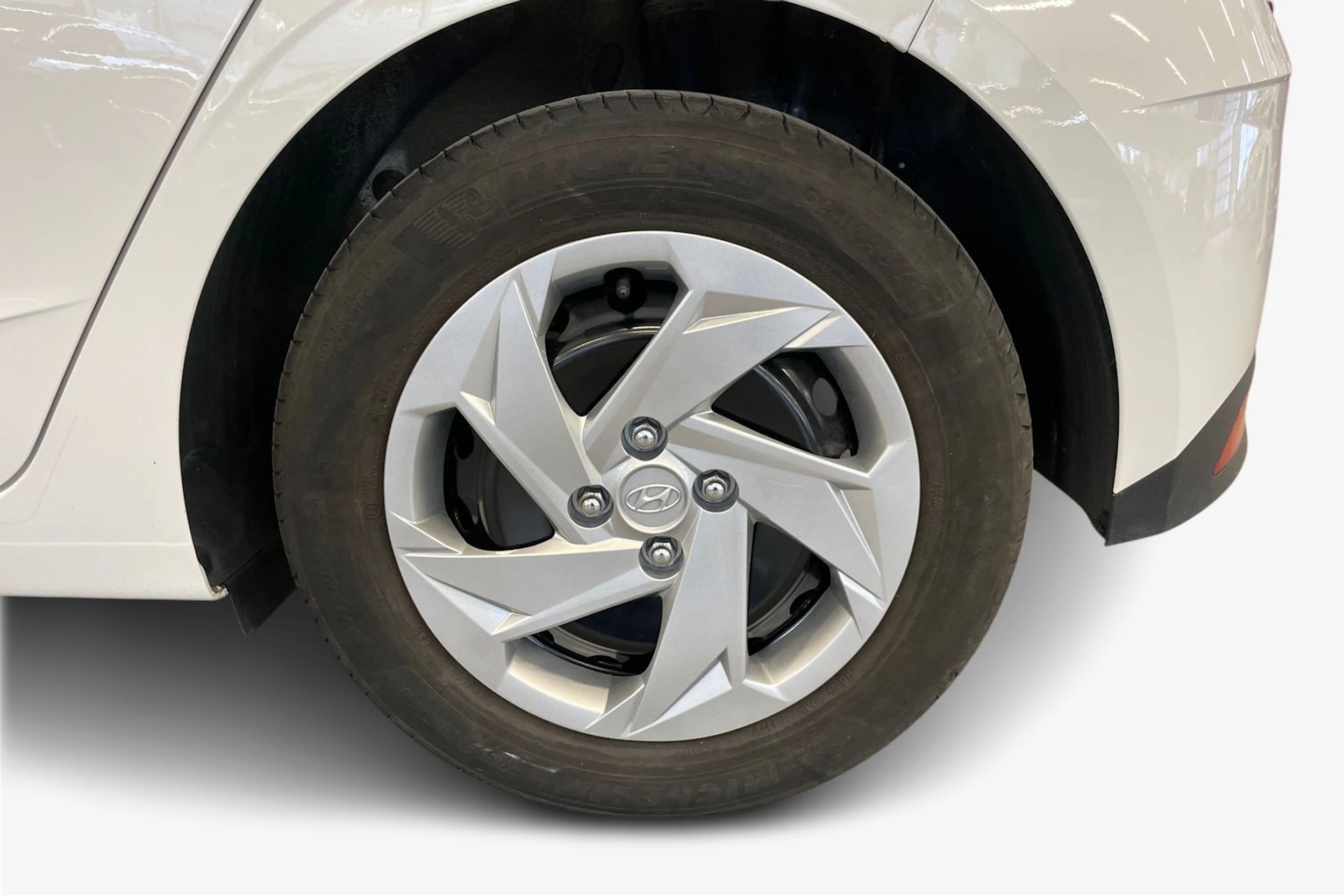 Valkoinen Hyundai i20 2022 kuva 12.