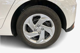Valkoinen Hyundai i20 2022 kuva 12.