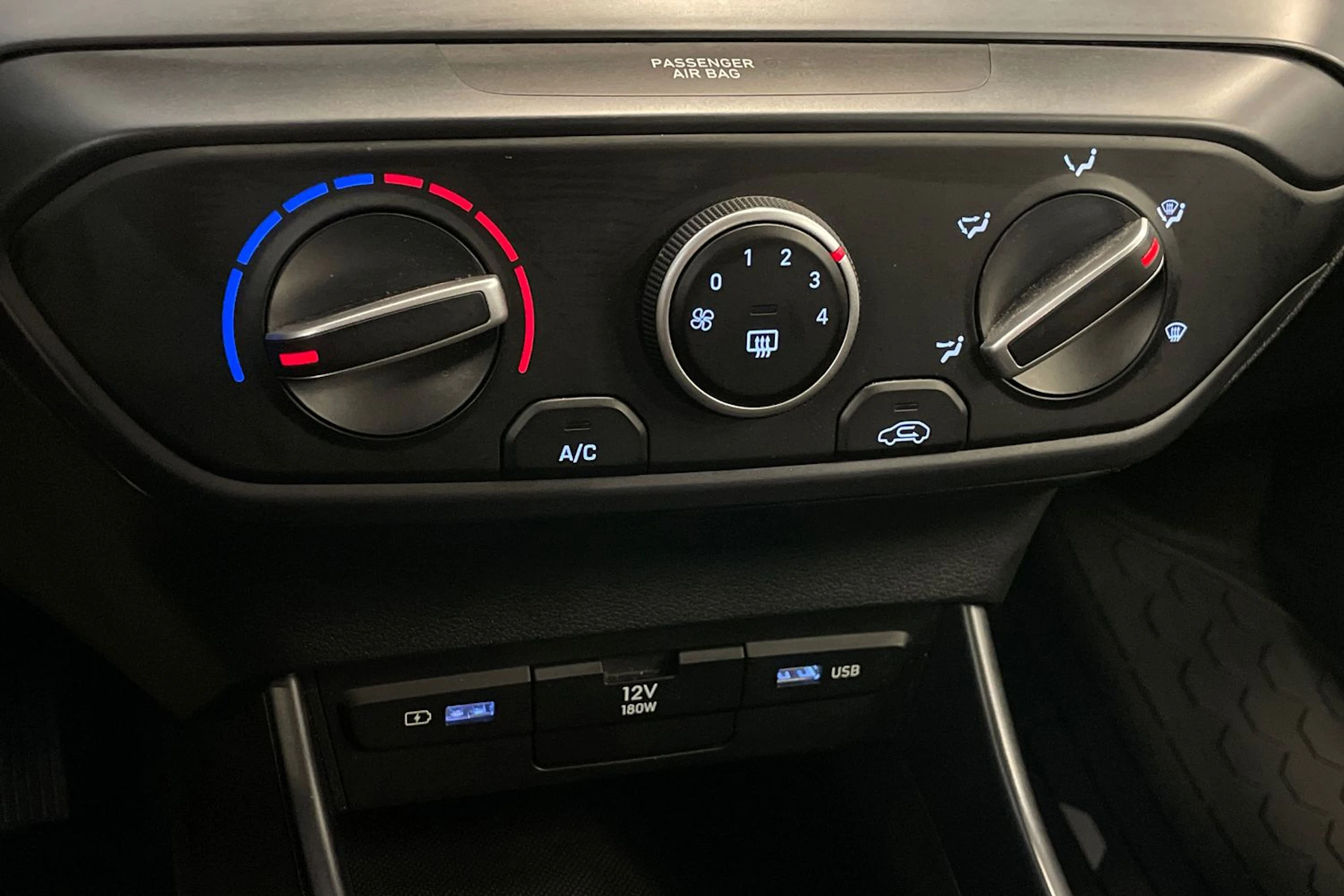 Valkoinen Hyundai i20 2022 kuva 17.