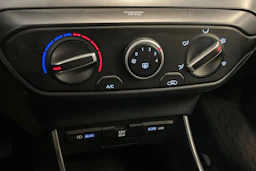 Valkoinen Hyundai i20 2022 kuva 17.