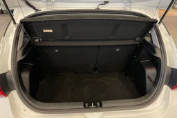 Valkoinen Hyundai i20 2022 kuva 22.