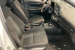 Valkoinen Hyundai i20 2022 kuva 23.