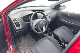 Punainen Hyundai i20 5d 2014 kuva 3.
