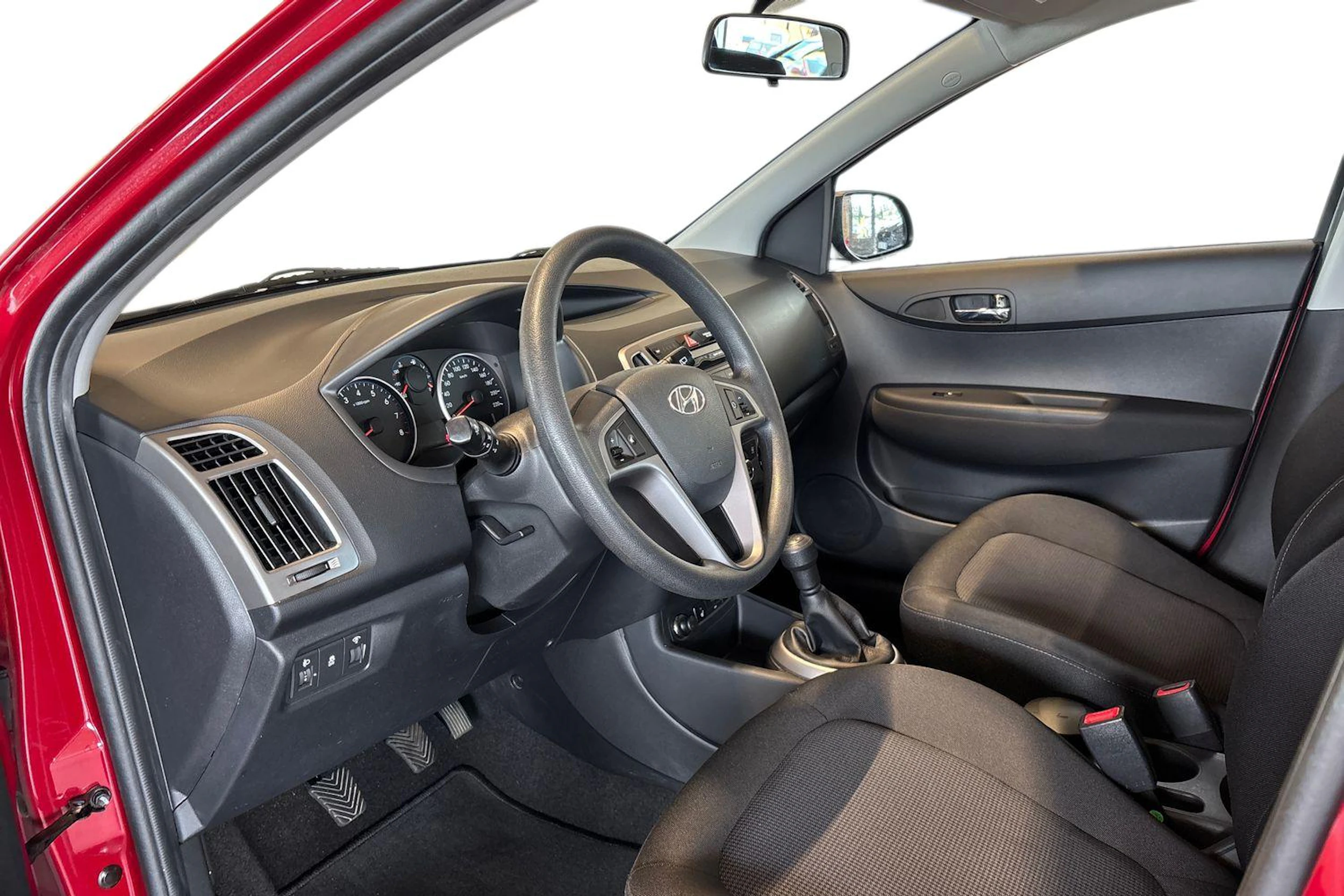 Punainen Hyundai i20 5d 2014 kuva 6.