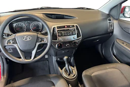 Punainen Hyundai i20 5d 2014 kuva 7.