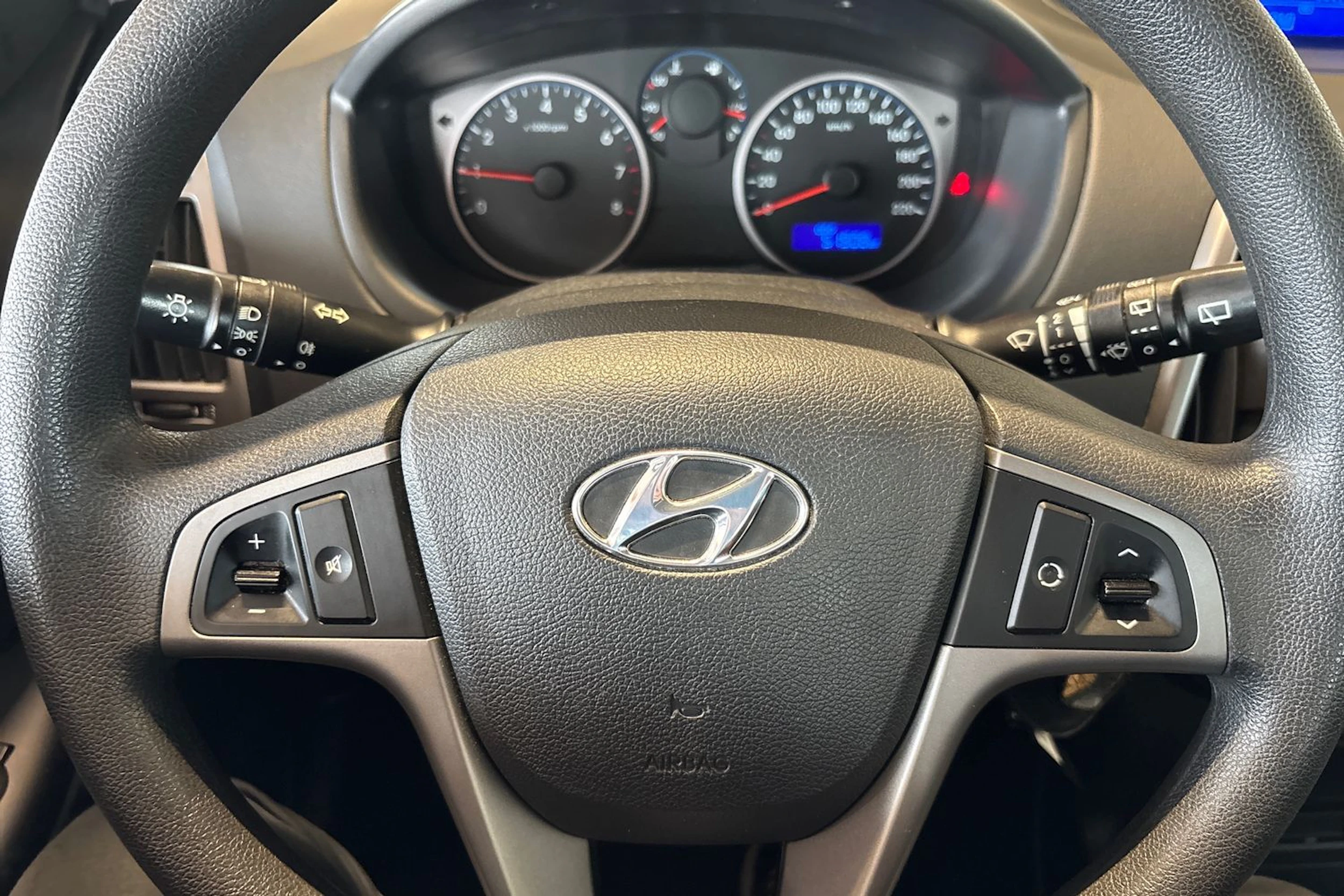 Punainen Hyundai i20 5d 2014 kuva 12.