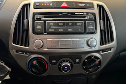 Punainen Hyundai i20 5d 2014 kuva 13.