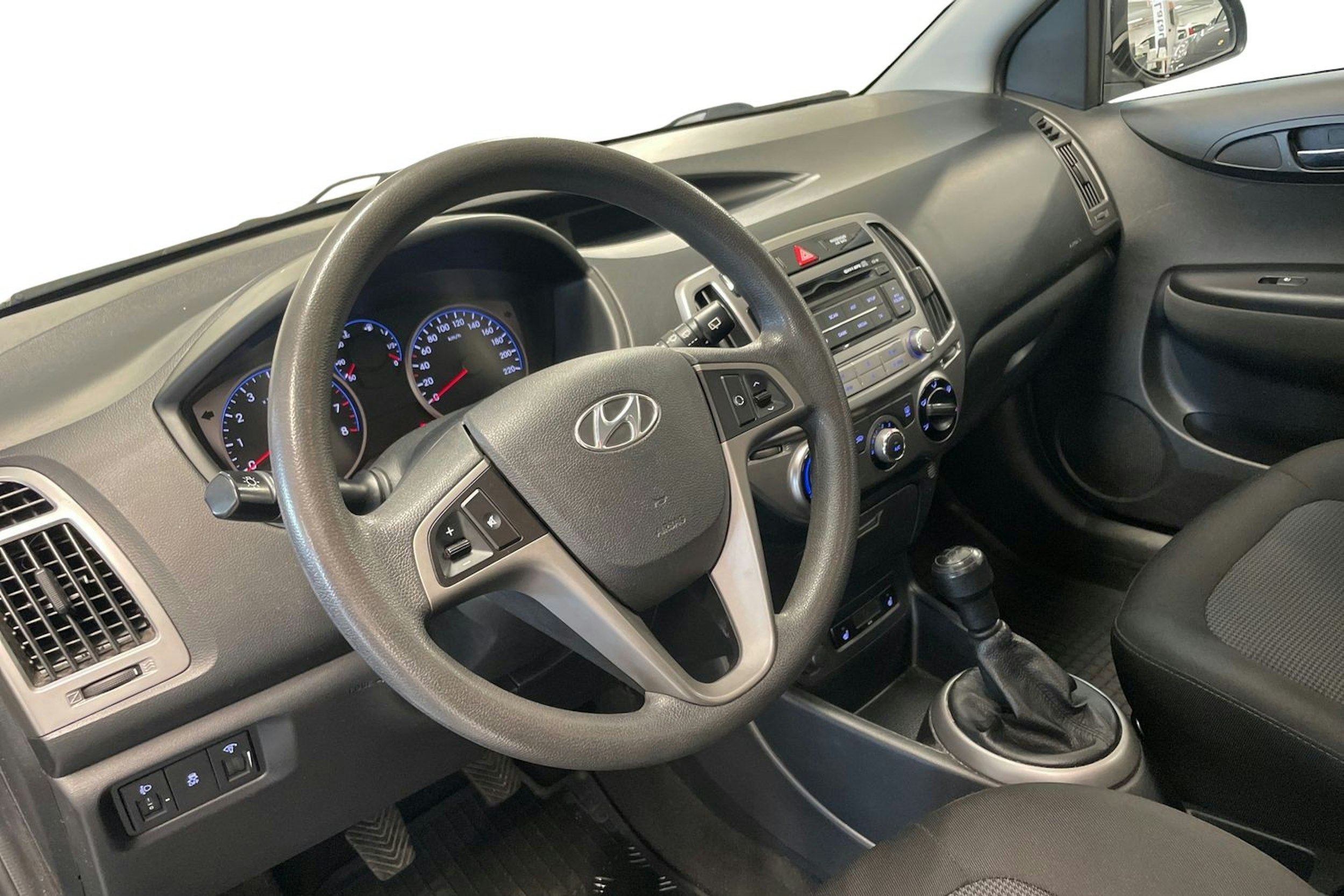 harmaa Hyundai i20 5d 2014 kuva 7.
