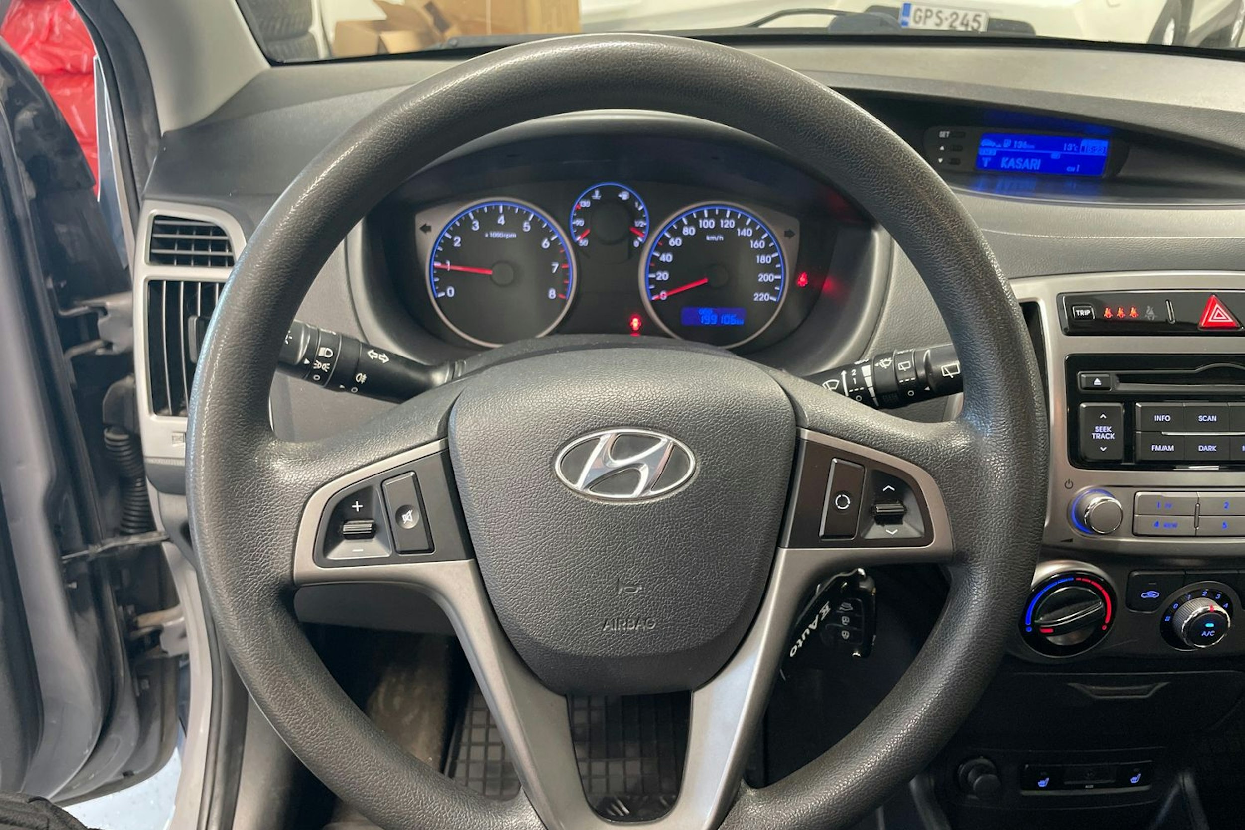 harmaa Hyundai i20 5d 2014 kuva 15.