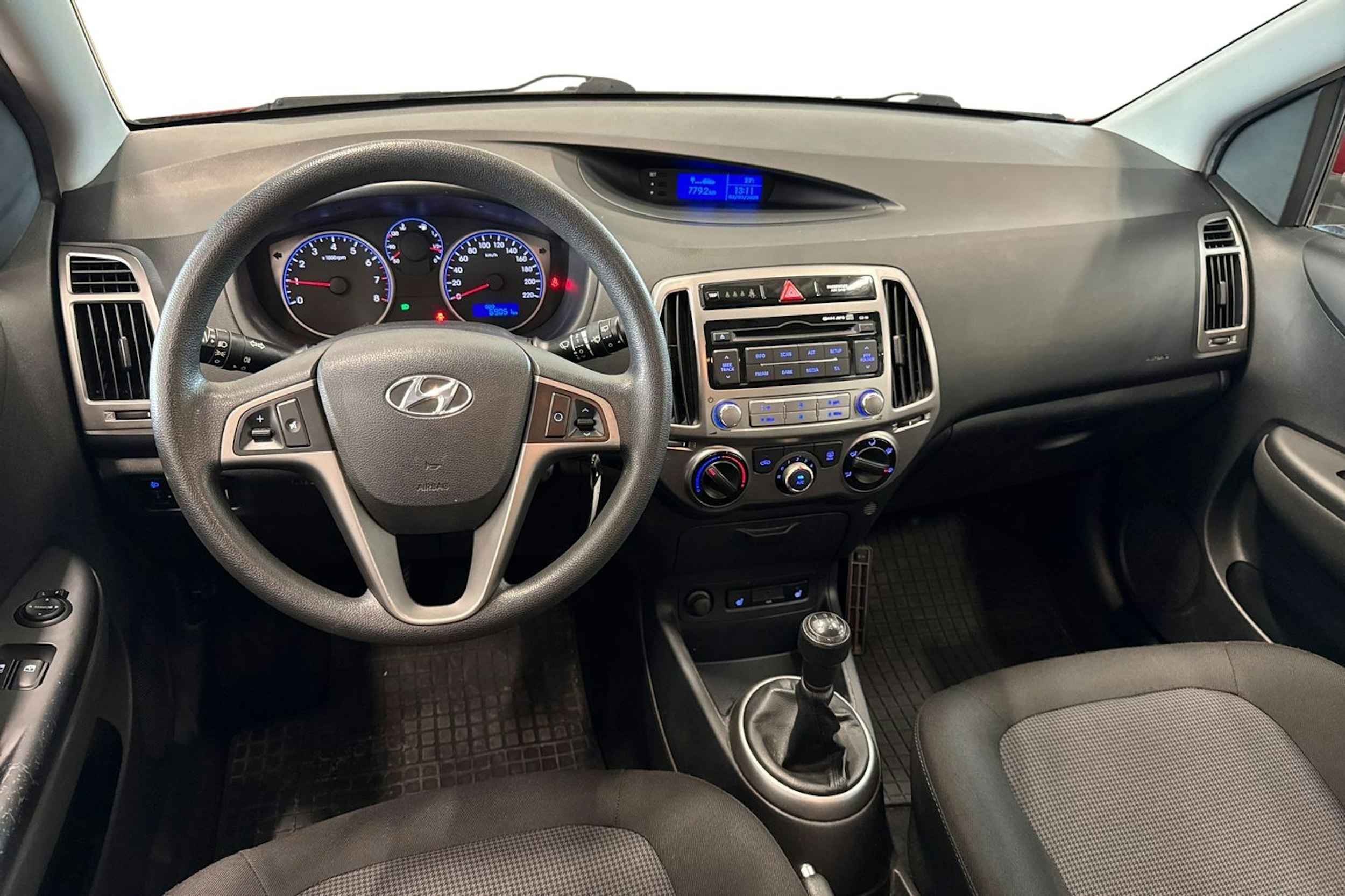 punainen Hyundai i20 5d 2014 kuva 7.