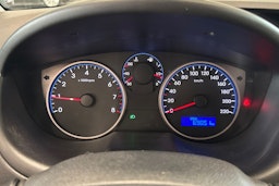 punainen Hyundai i20 5d 2014 kuva 11.