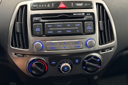 punainen Hyundai i20 5d 2014 kuva 12.