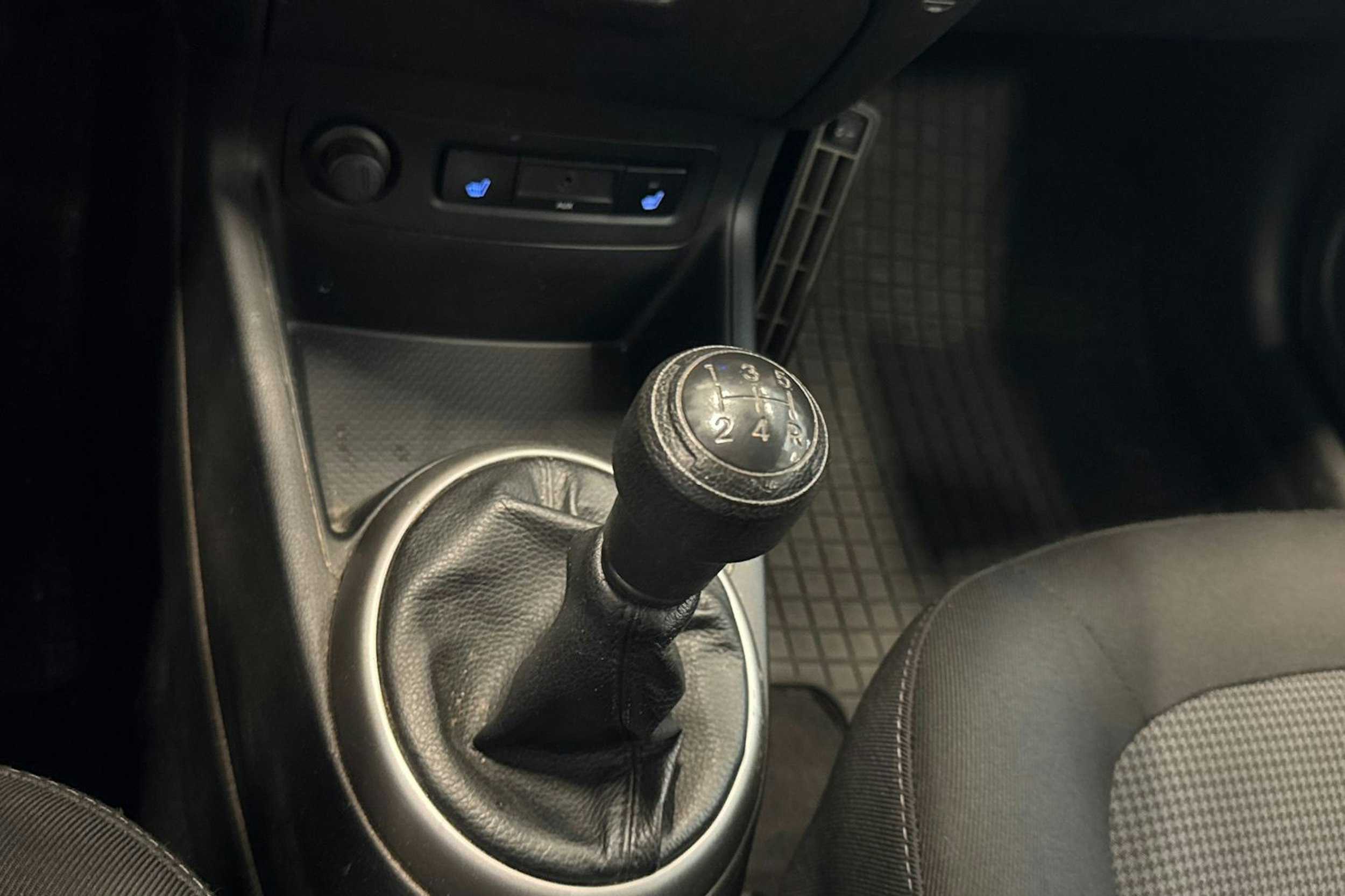 punainen Hyundai i20 5d 2014 kuva 13.