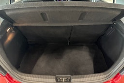 punainen Hyundai i20 5d 2014 kuva 16.