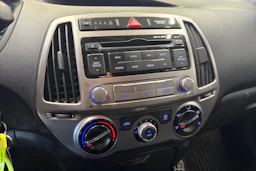 oranssi Hyundai i20 5d 2014 kuva 14.