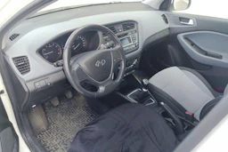 valkoinen Hyundai i20 5d 2015 kuva 3.