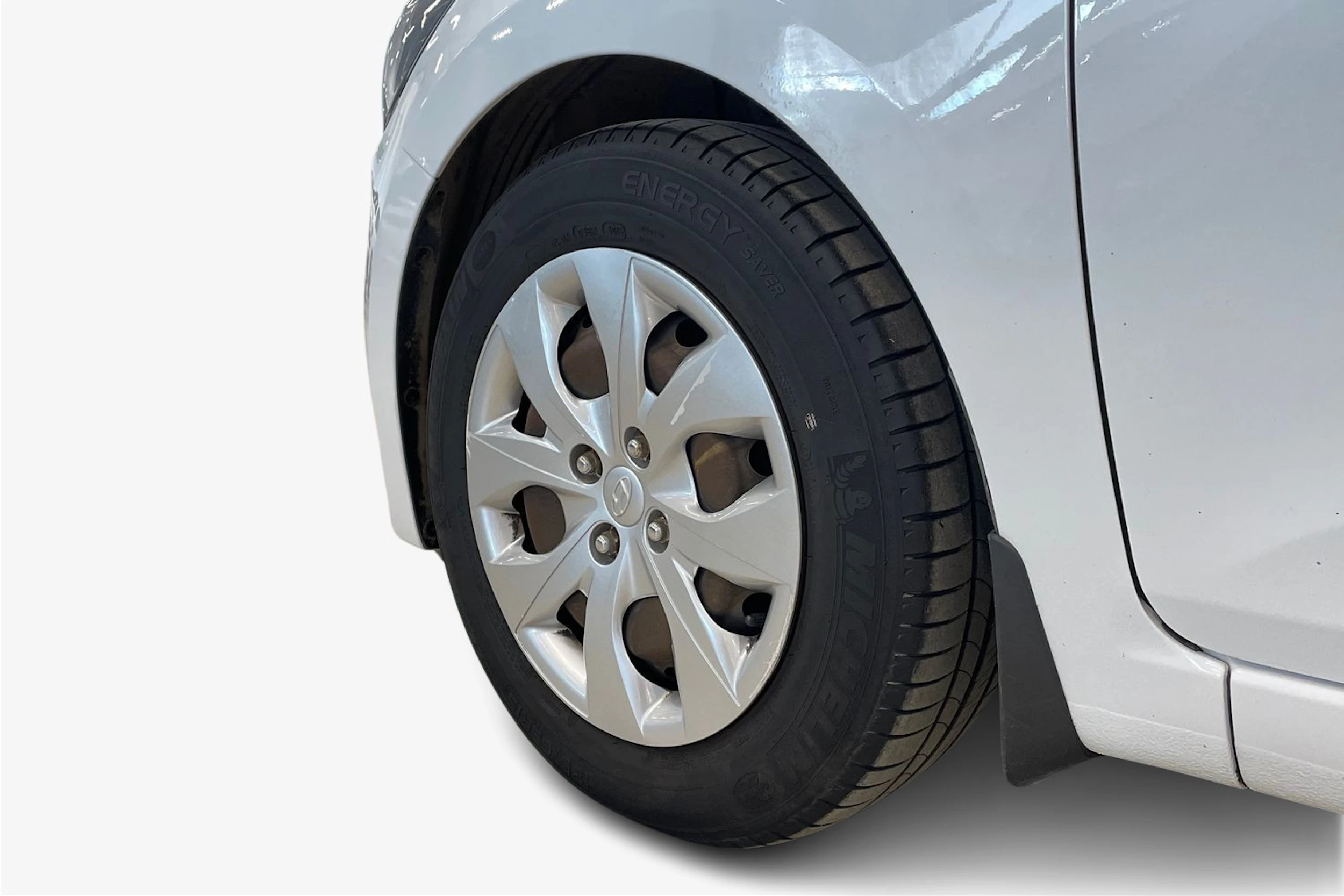 valkoinen Hyundai i20 5d 2016 kuva 12.