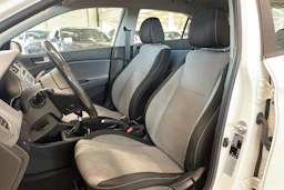 valkoinen Hyundai i20 5d 2016 kuva 15.