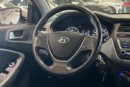 valkoinen Hyundai i20 5d 2016 kuva 16.