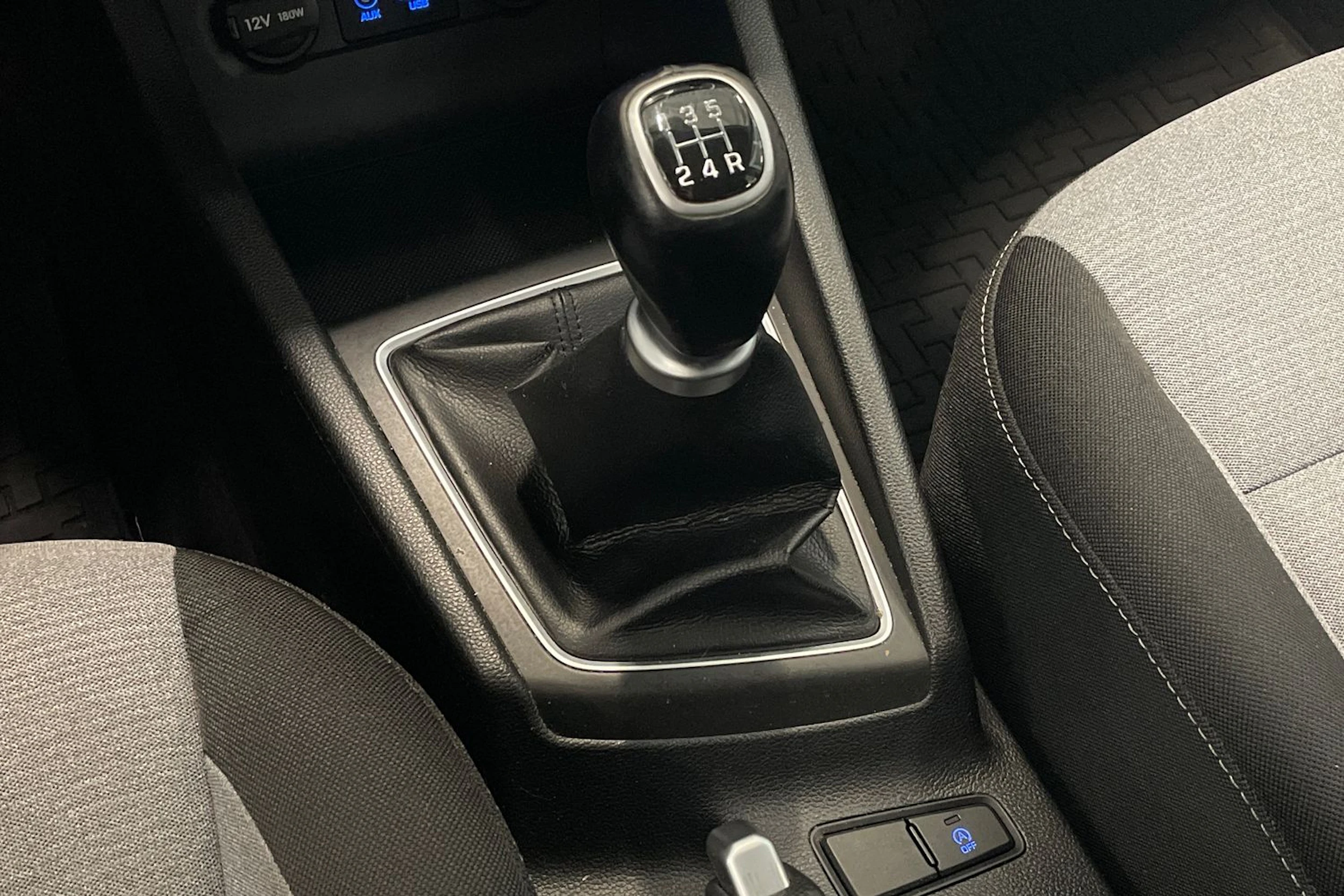 valkoinen Hyundai i20 5d 2016 kuva 22.
