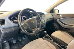 sininen Hyundai i20 5d 2015 kuva 6.