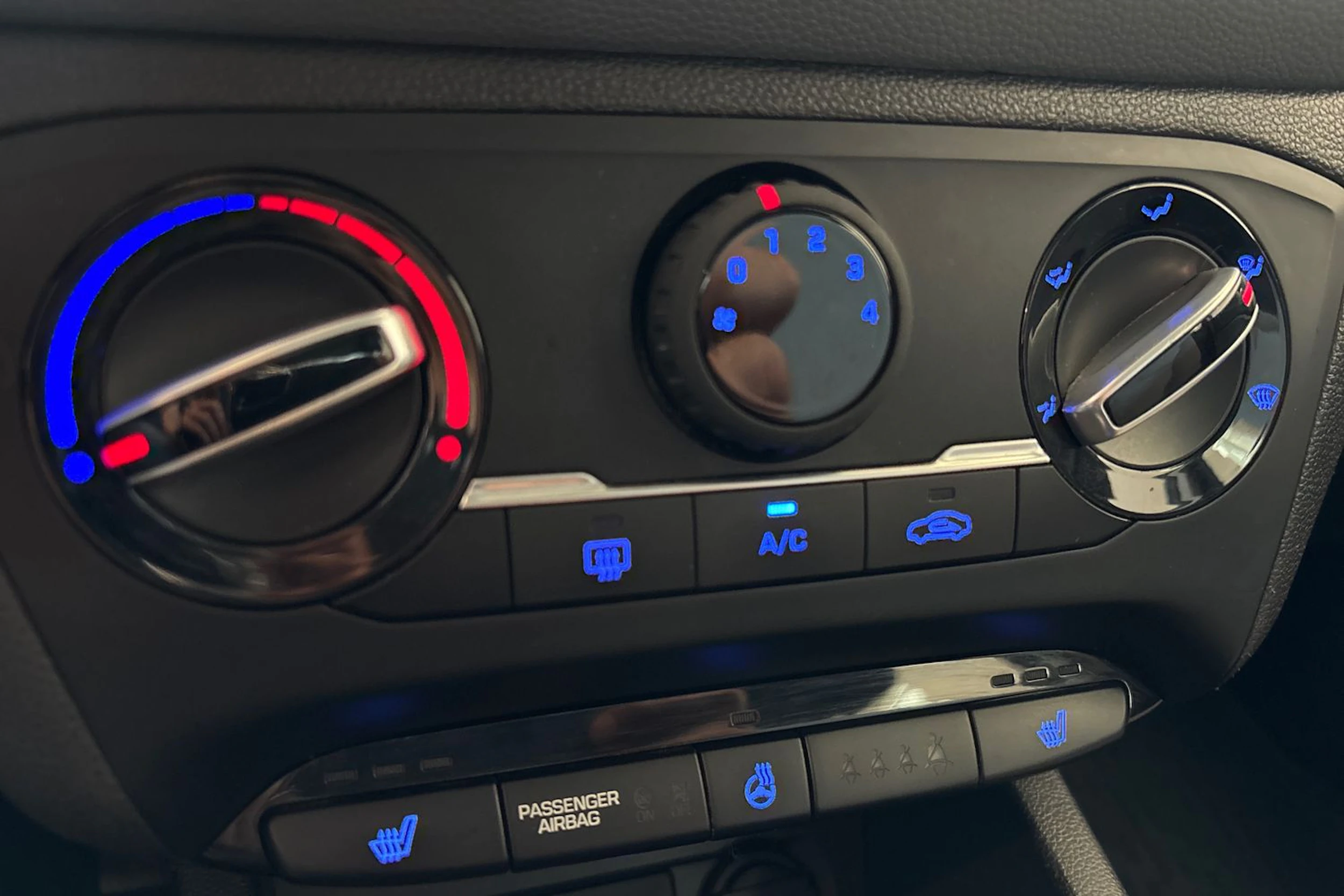 sininen Hyundai i20 5d 2015 kuva 15.