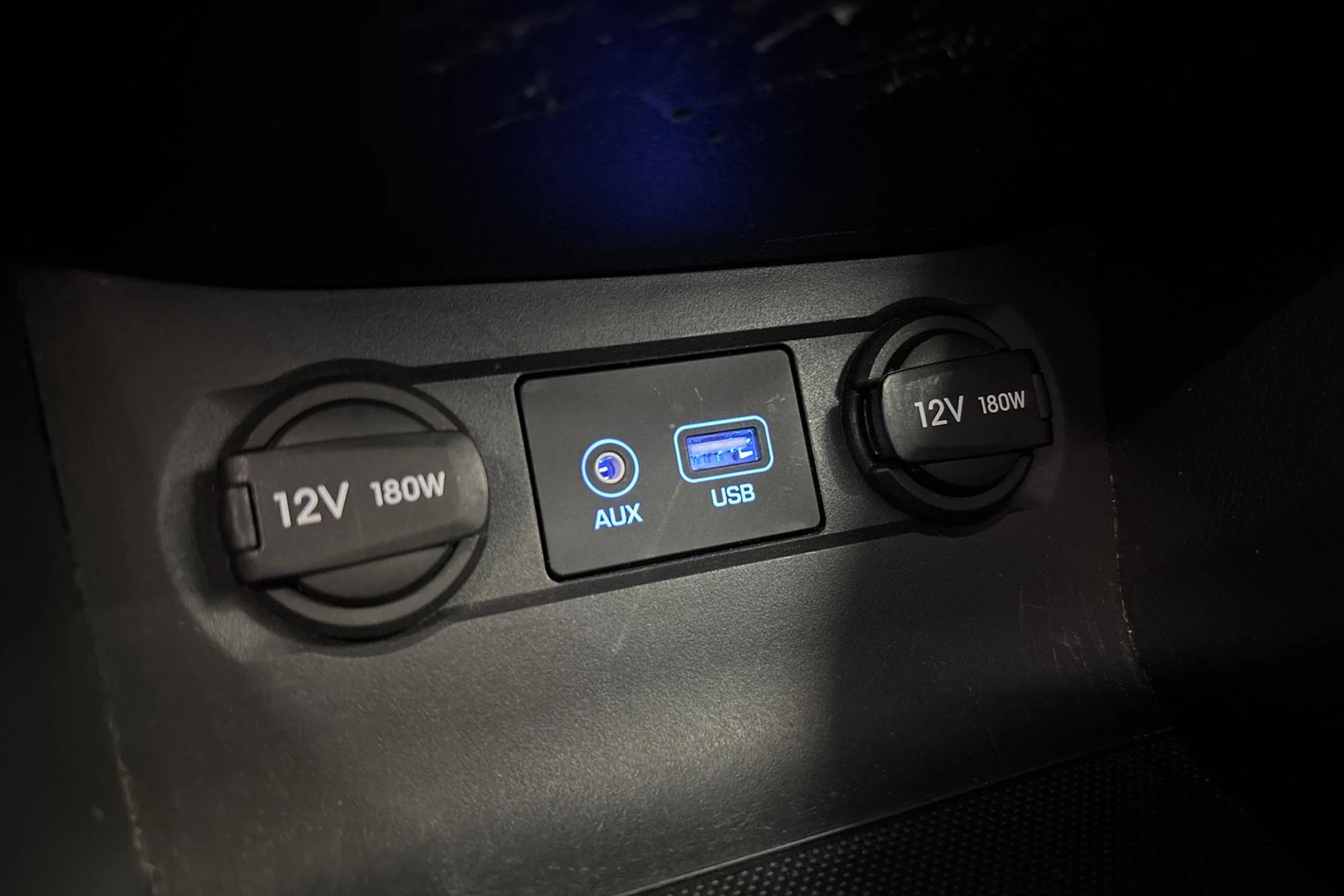 sininen Hyundai i20 5d 2015 kuva 16.