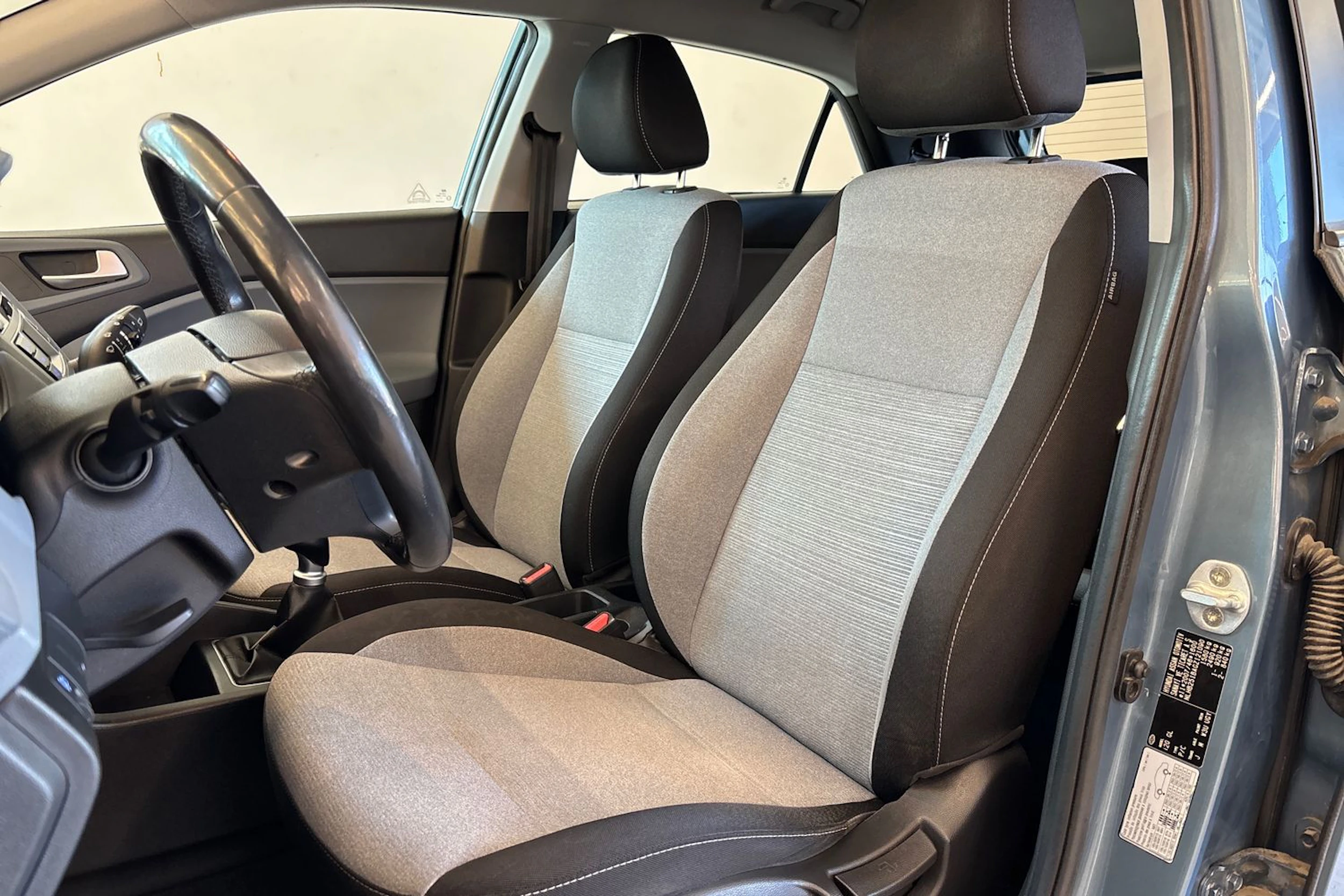 sininen Hyundai i20 5d 2015 kuva 17.