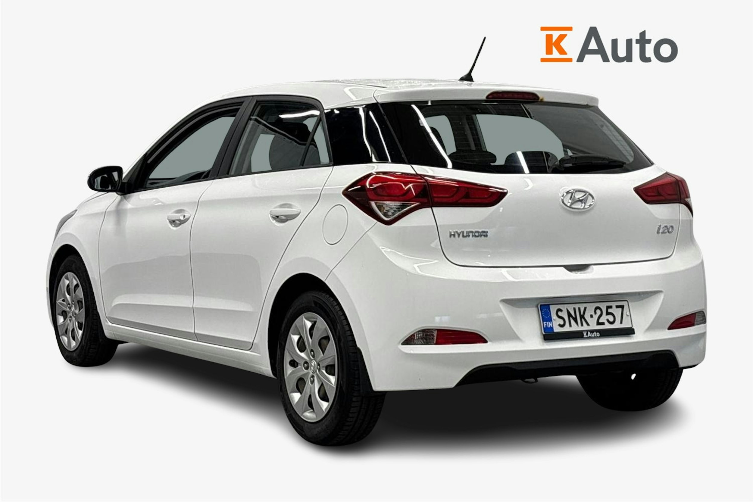 valkoinen Hyundai i20 5d 2015 kuva 2.