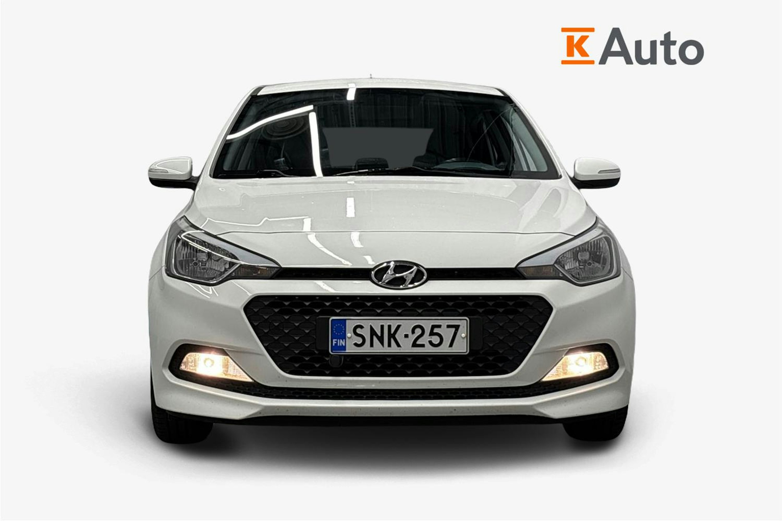valkoinen Hyundai i20 5d 2015 kuva 5.