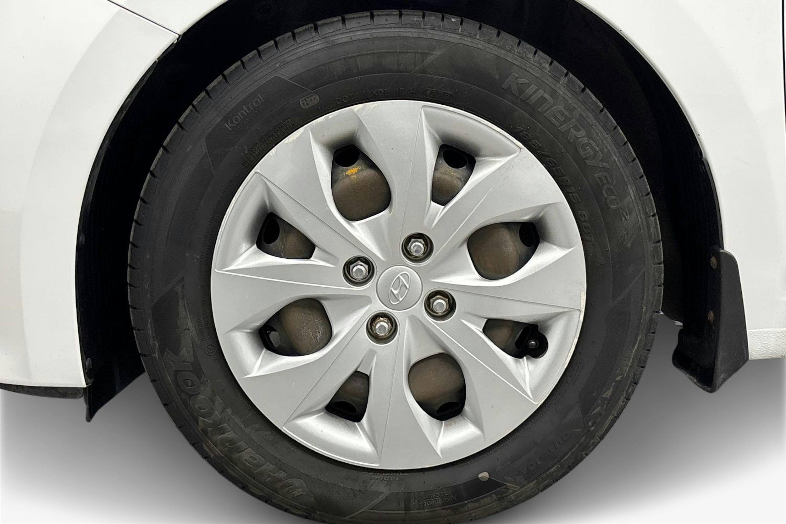 valkoinen Hyundai i20 5d 2015 kuva 11.