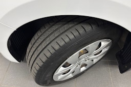 valkoinen Hyundai i20 5d 2015 kuva 13.
