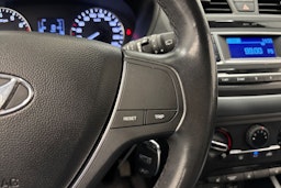 valkoinen Hyundai i20 5d 2015 kuva 19.