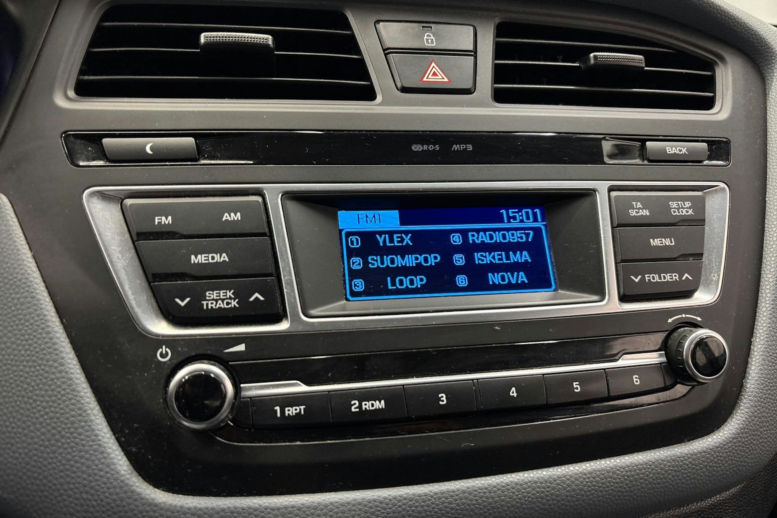 valkoinen Hyundai i20 5d 2015 kuva 20.