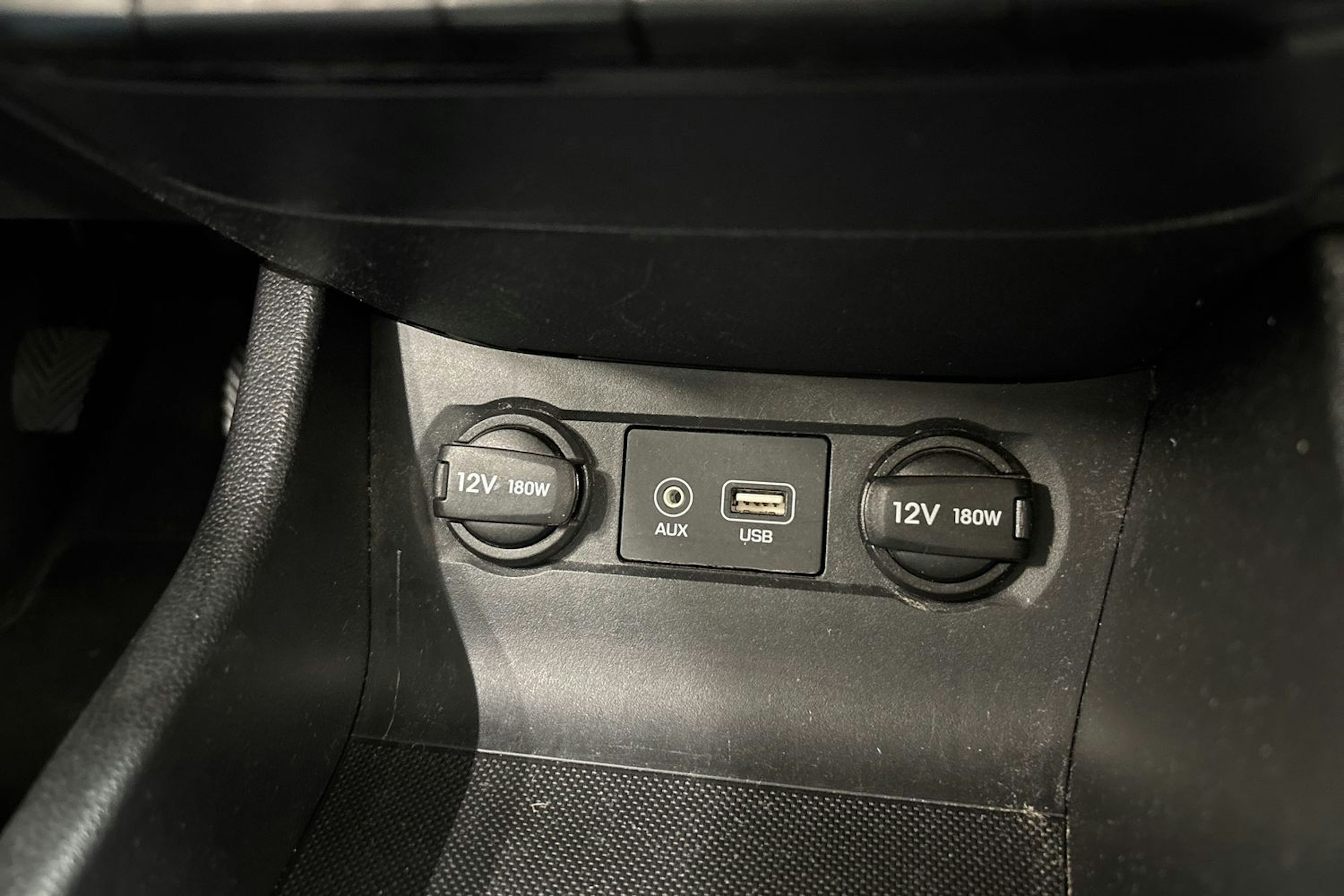 valkoinen Hyundai i20 5d 2015 kuva 22.