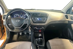Oranssi Hyundai i20 5d 2015 kuva 9.