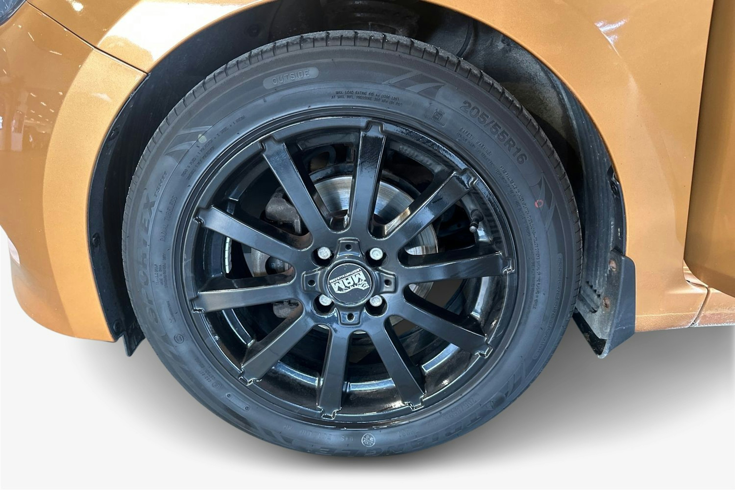 Oranssi Hyundai i20 5d 2015 kuva 11.