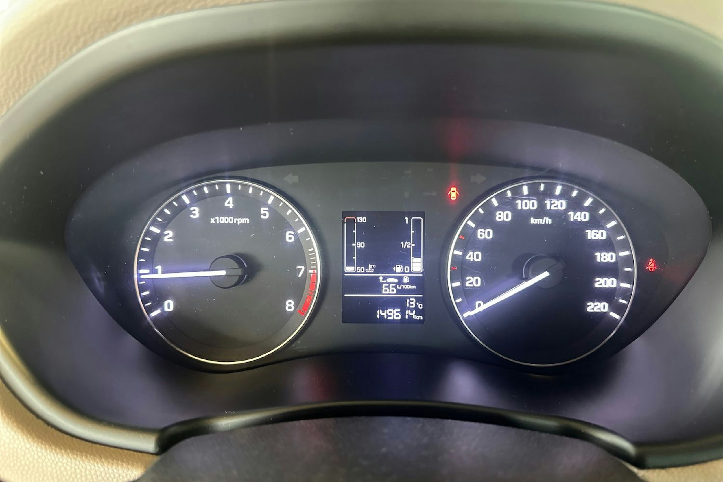 Oranssi Hyundai i20 5d 2015 kuva 14.