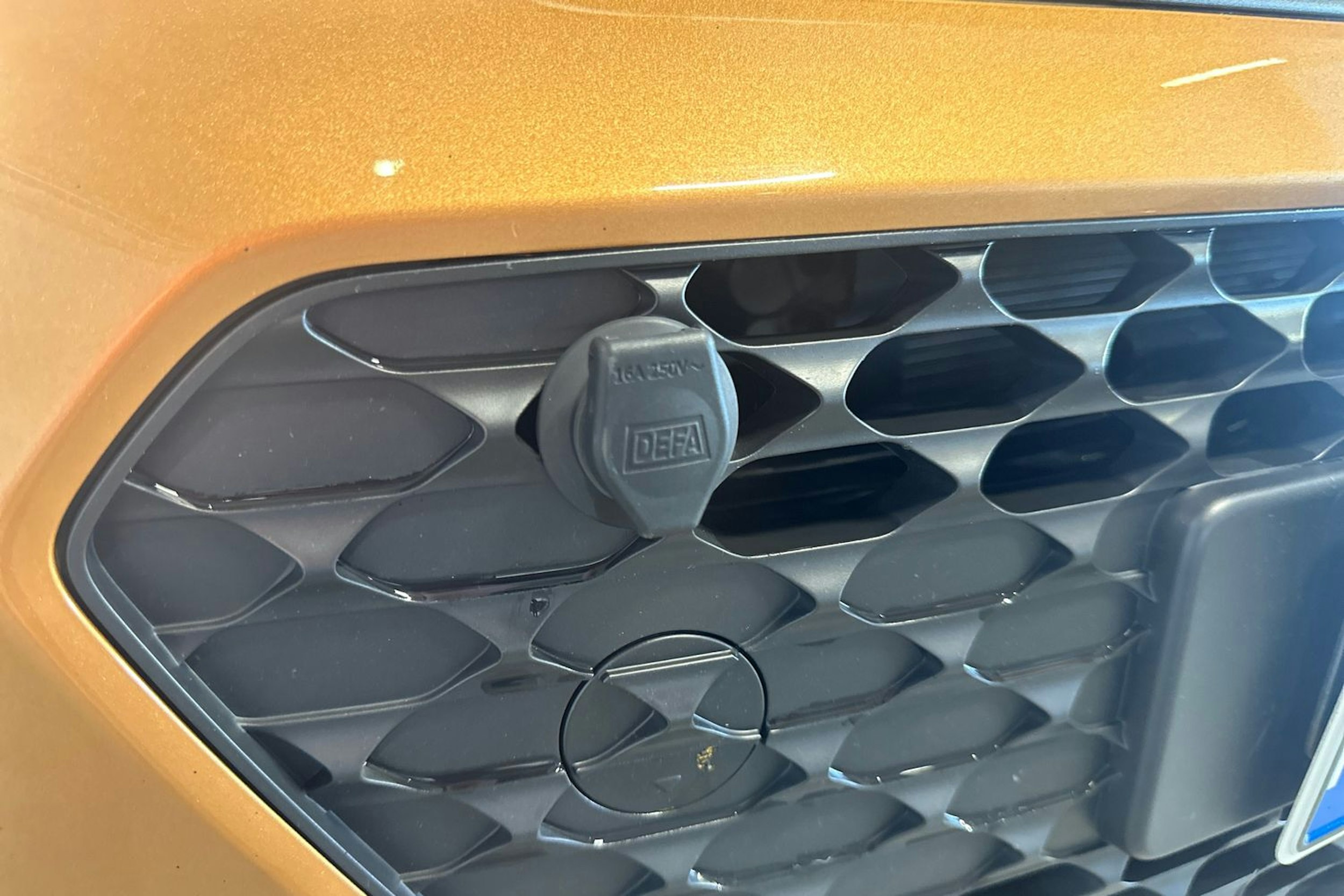 Oranssi Hyundai i20 5d 2015 kuva 18.