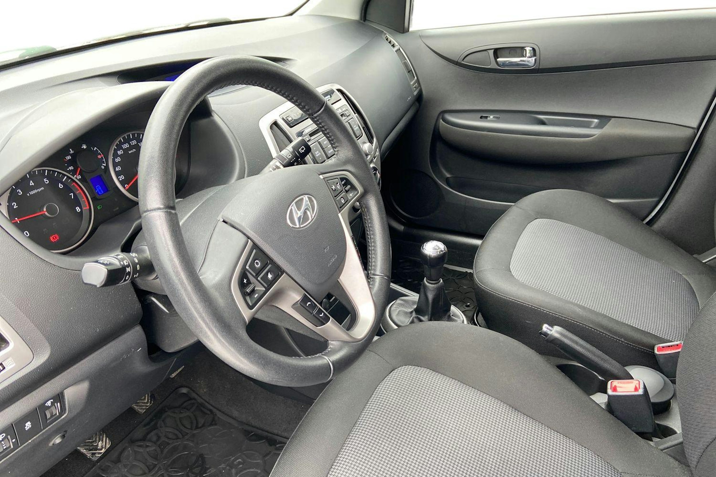 hopea Hyundai i20 5d 2015 kuva 7.